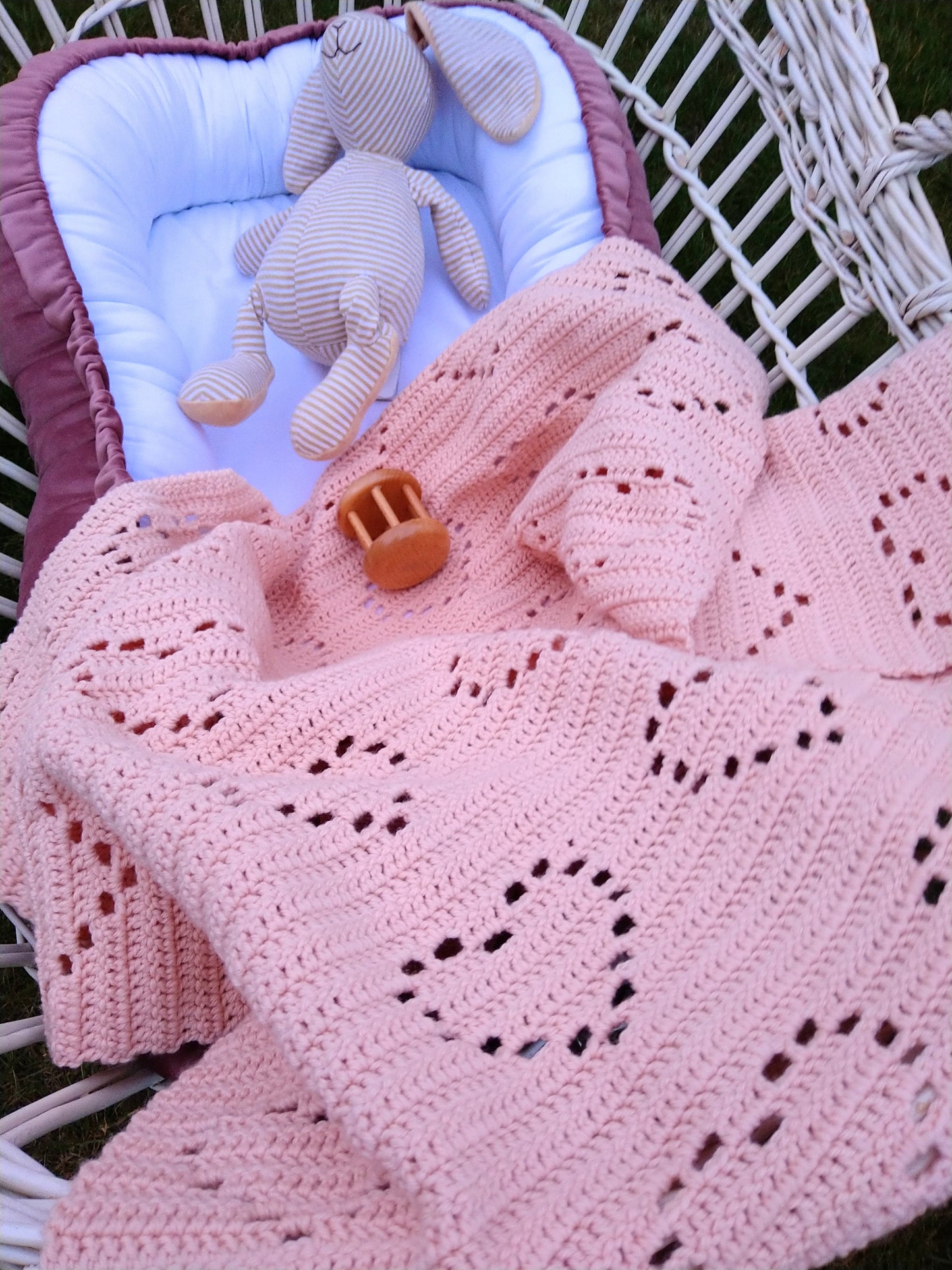 Chelsea Heart Baby Blanket, 100% Merino Wool, Cozy & Sustainable Apricot