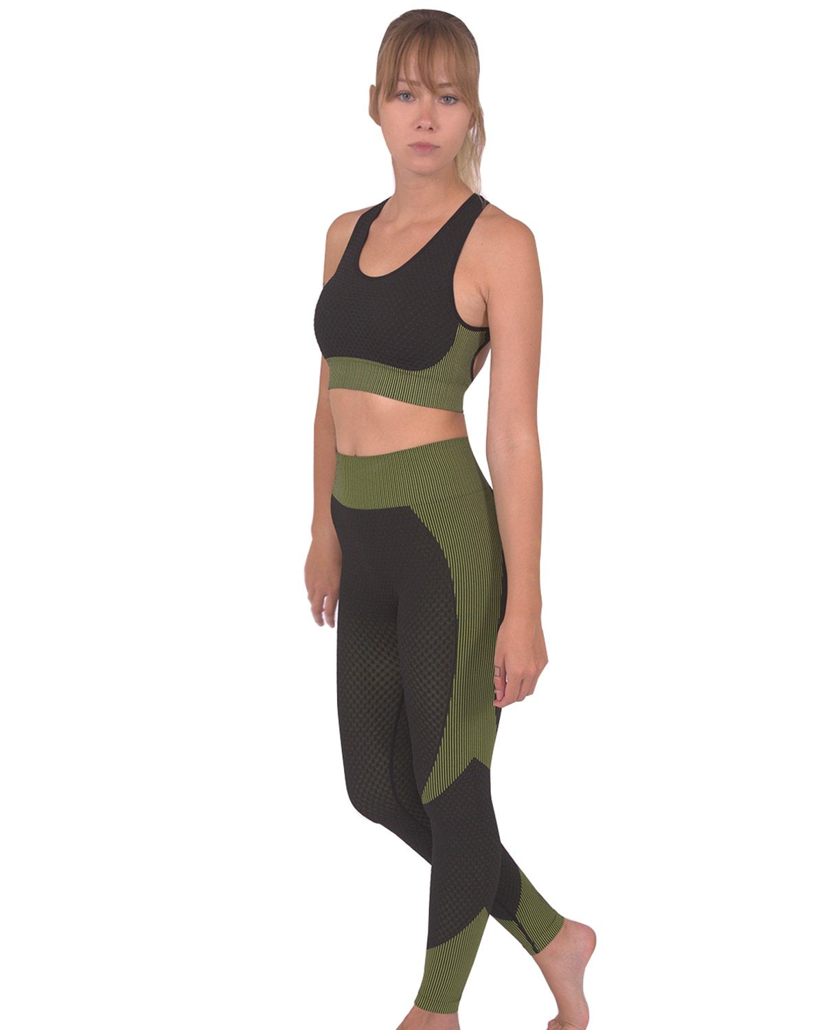 Trois Seamless Leggings. Black & Green, High Compression, Sleek Design
