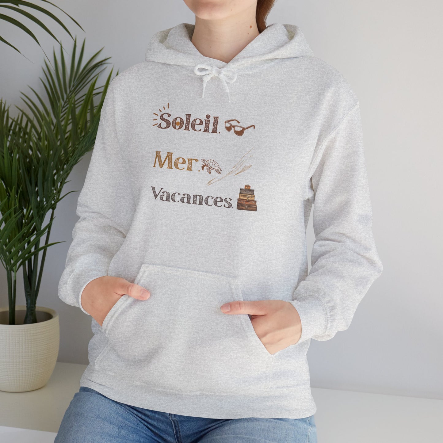 Soleil Mer Vacances Hoodie - Relaxing Beach Vibes Sweatshirt for Summer Getaways