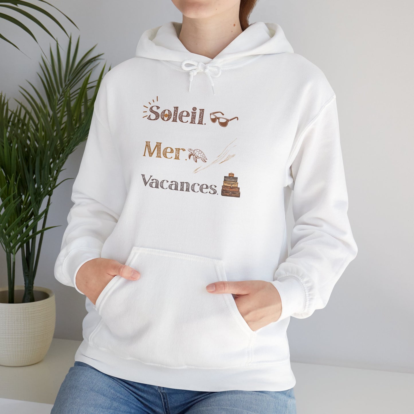Soleil Mer Vacances Hoodie - Relaxing Beach Vibes Sweatshirt for Summer Getaways