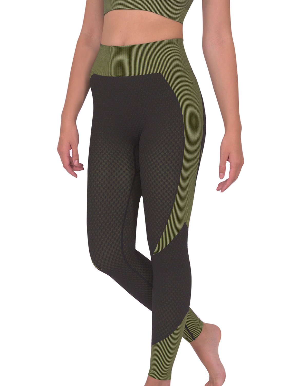 Trois Seamless Leggings. Black & Green, High Compression, Sleek Design